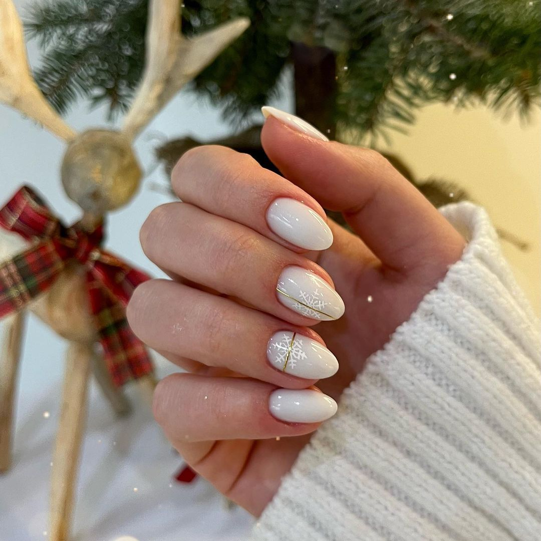 The Ultimate Guide to Seasonal & Stylish Nail Art: From Summer Vibes to Winter Glam