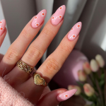 Nail Art That Speaks in Seasons: Mapped Minimalism, Snowflakes, and Spring Blooms