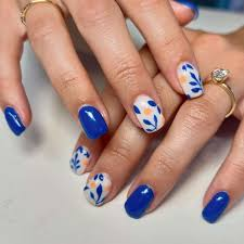 Fantastica Nail Art Trends: From Pop Art to Royal Blue Elegance